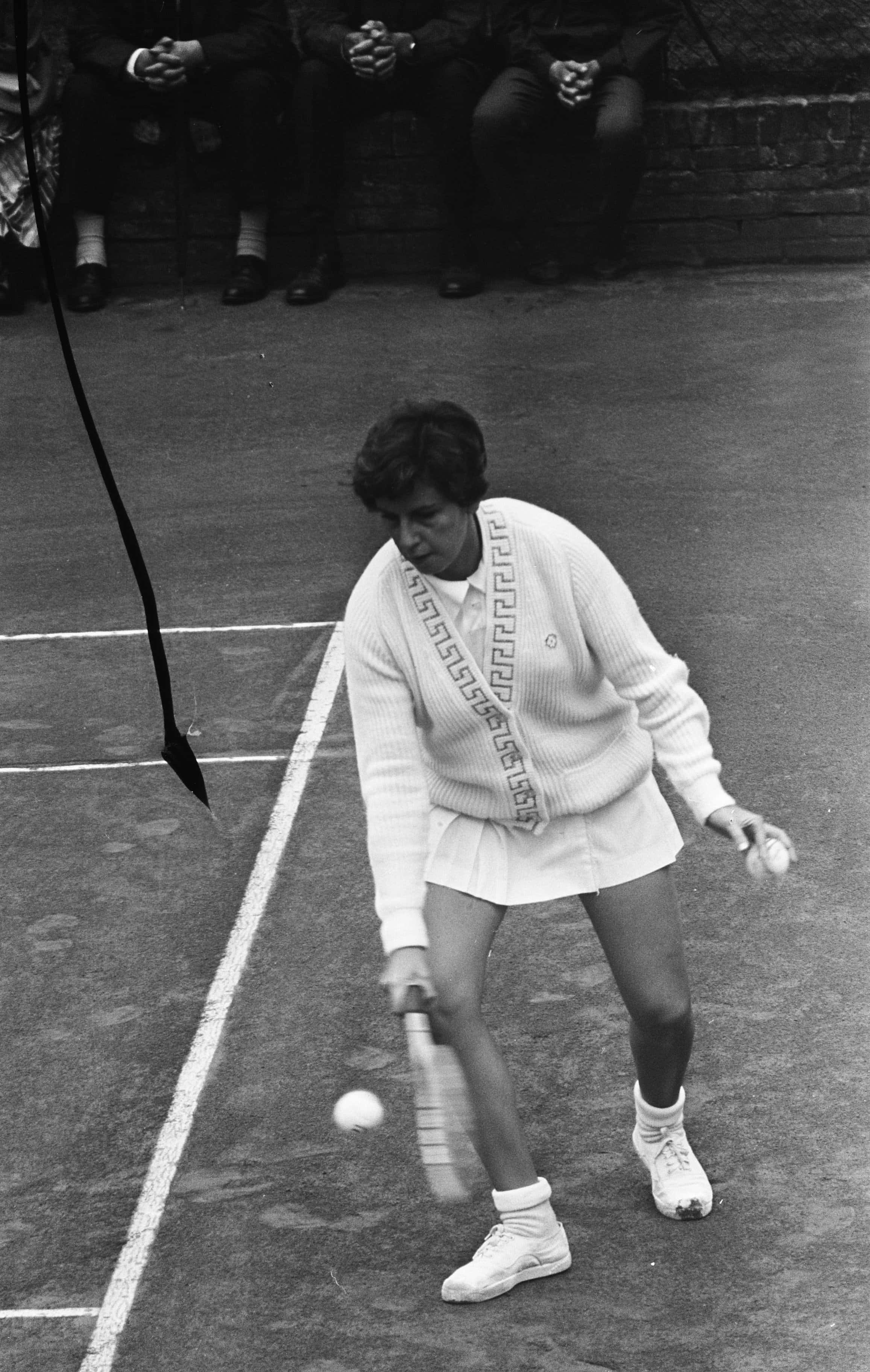 Maria Bueno, white sweater, white skirt, 2K Phone Wallpaper