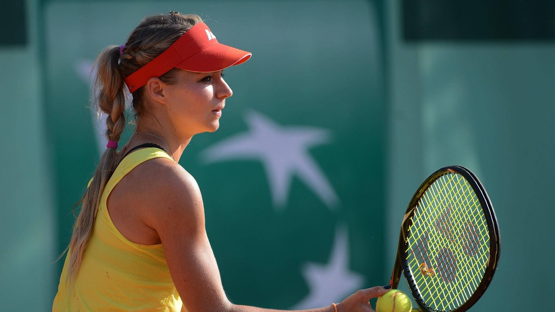 Maria Kirilenko, yellow top, red visor, Full HD Desktop Wallpaper