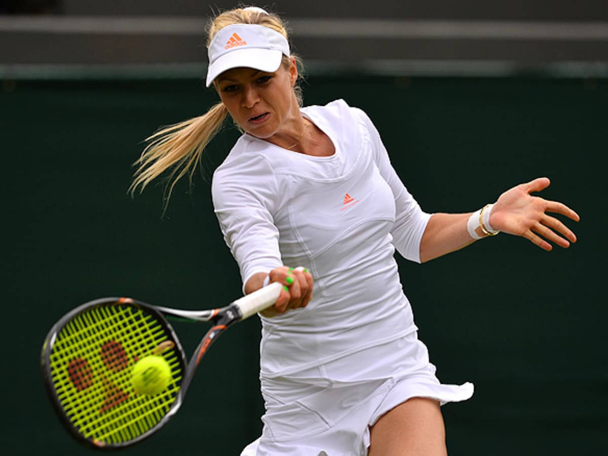 Maria Kirilenko, forehand stroke, white gear, SD Desktop Wallpaper