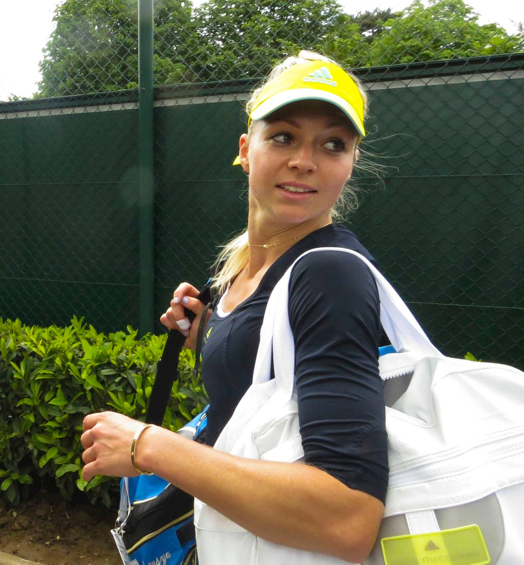 Maria Kirilenko, yellow cap, black shirt, Full HD Phone Wallpaper