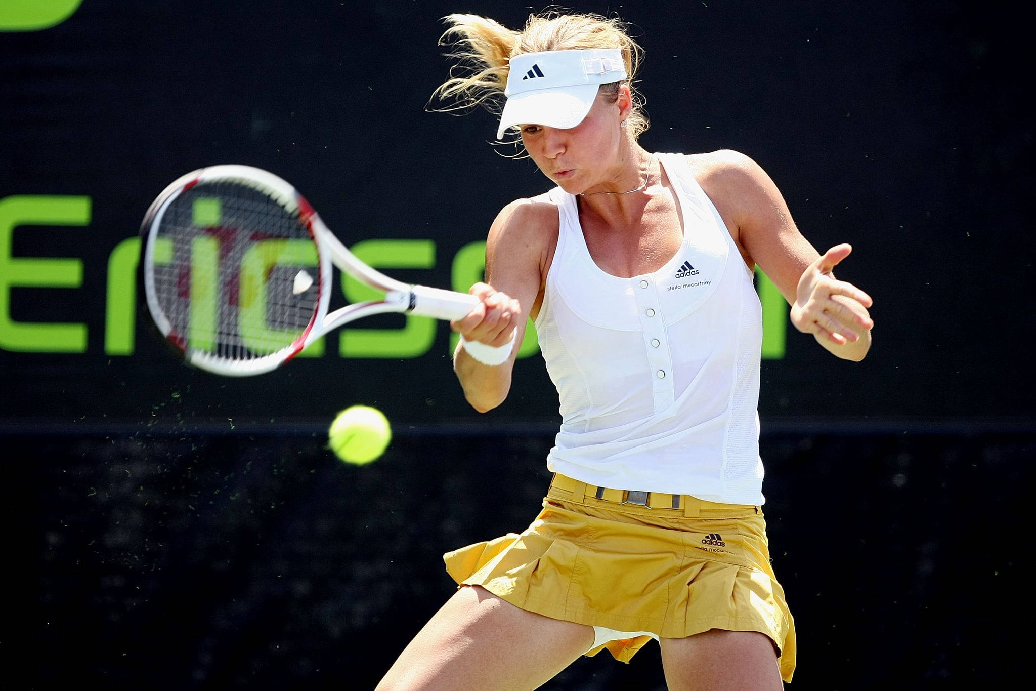 Maria Kirilenko, white and yellow gear, bright yellow ball, Full HD Desktop Wallpaper