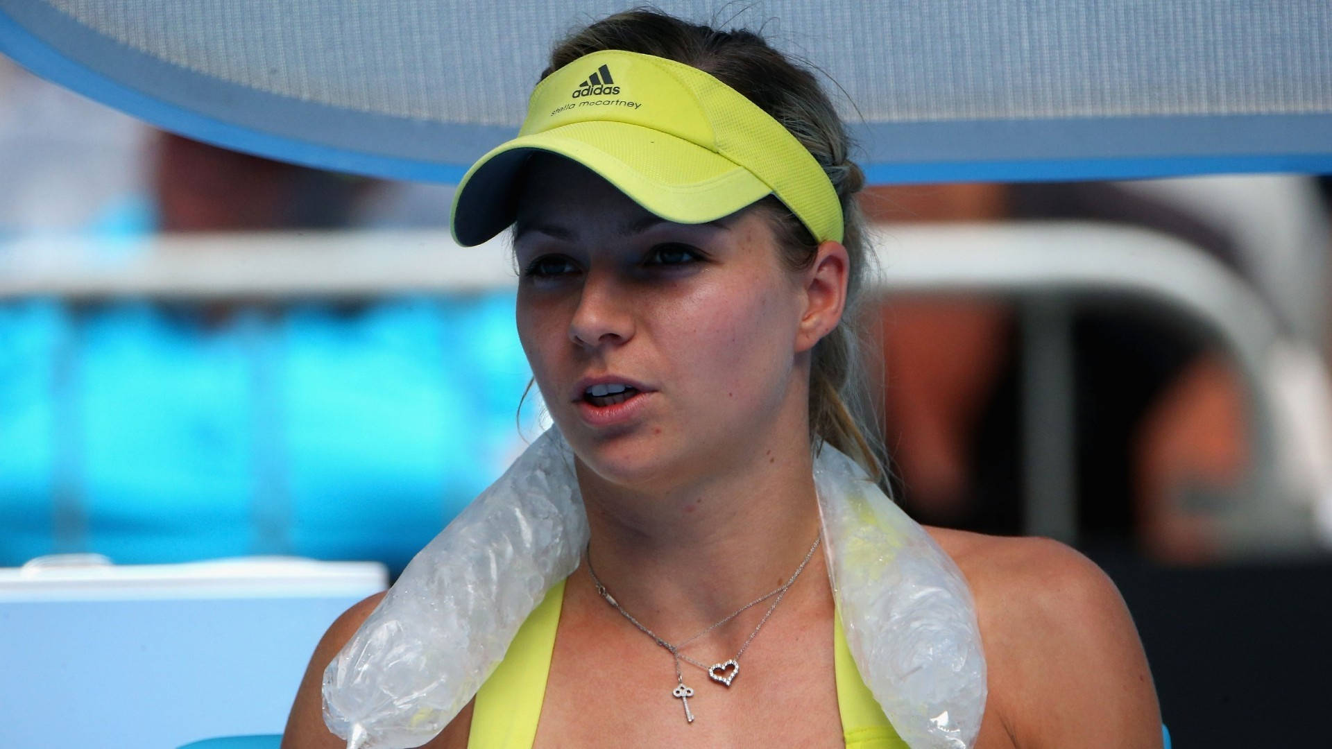 Maria Kirilenko, bright yellow visor, bright yellow top, Full HD Desktop Wallpaper
