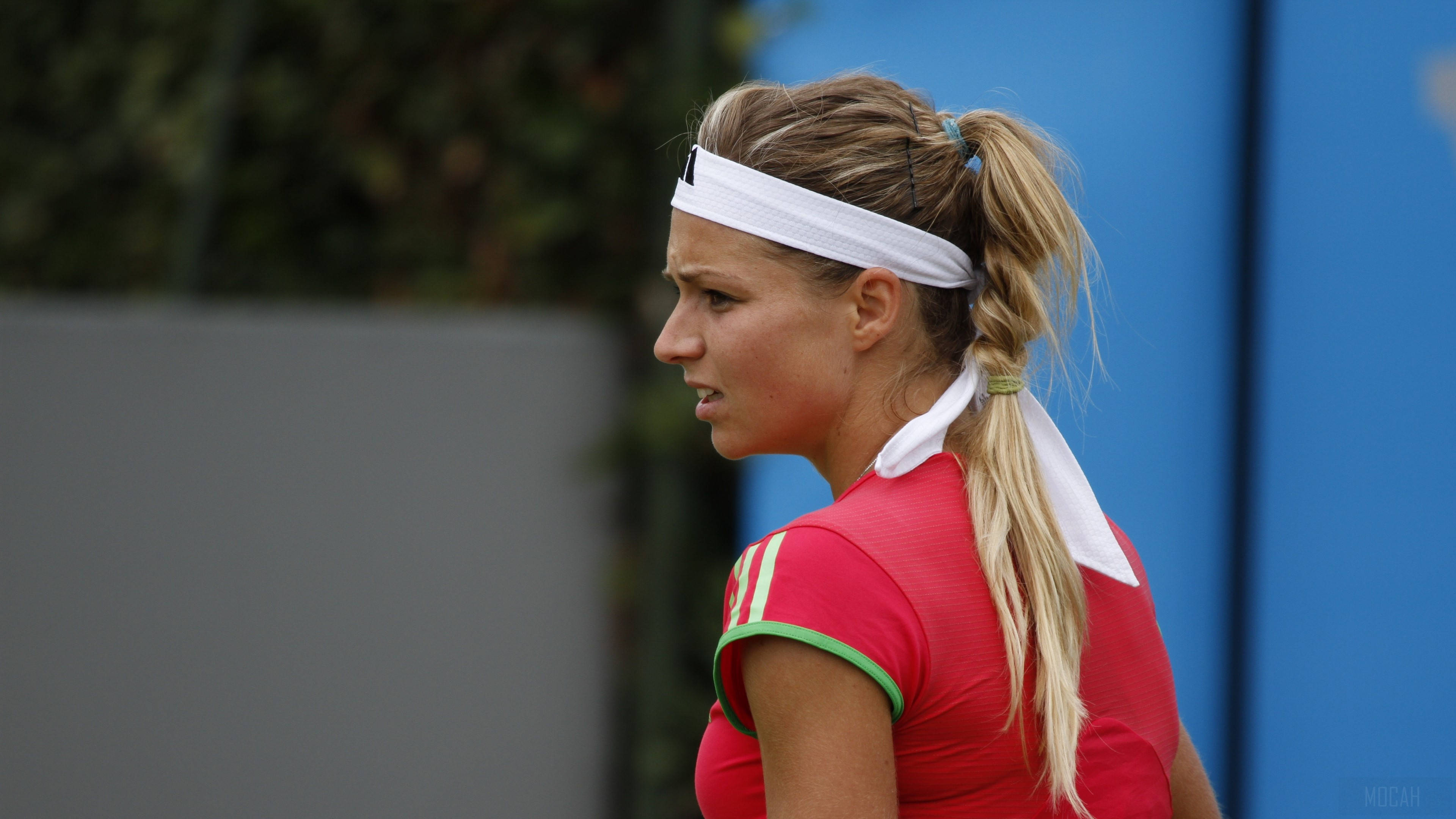 Maria Kirilenko, red shirt, white headband, 4K Desktop Wallpaper