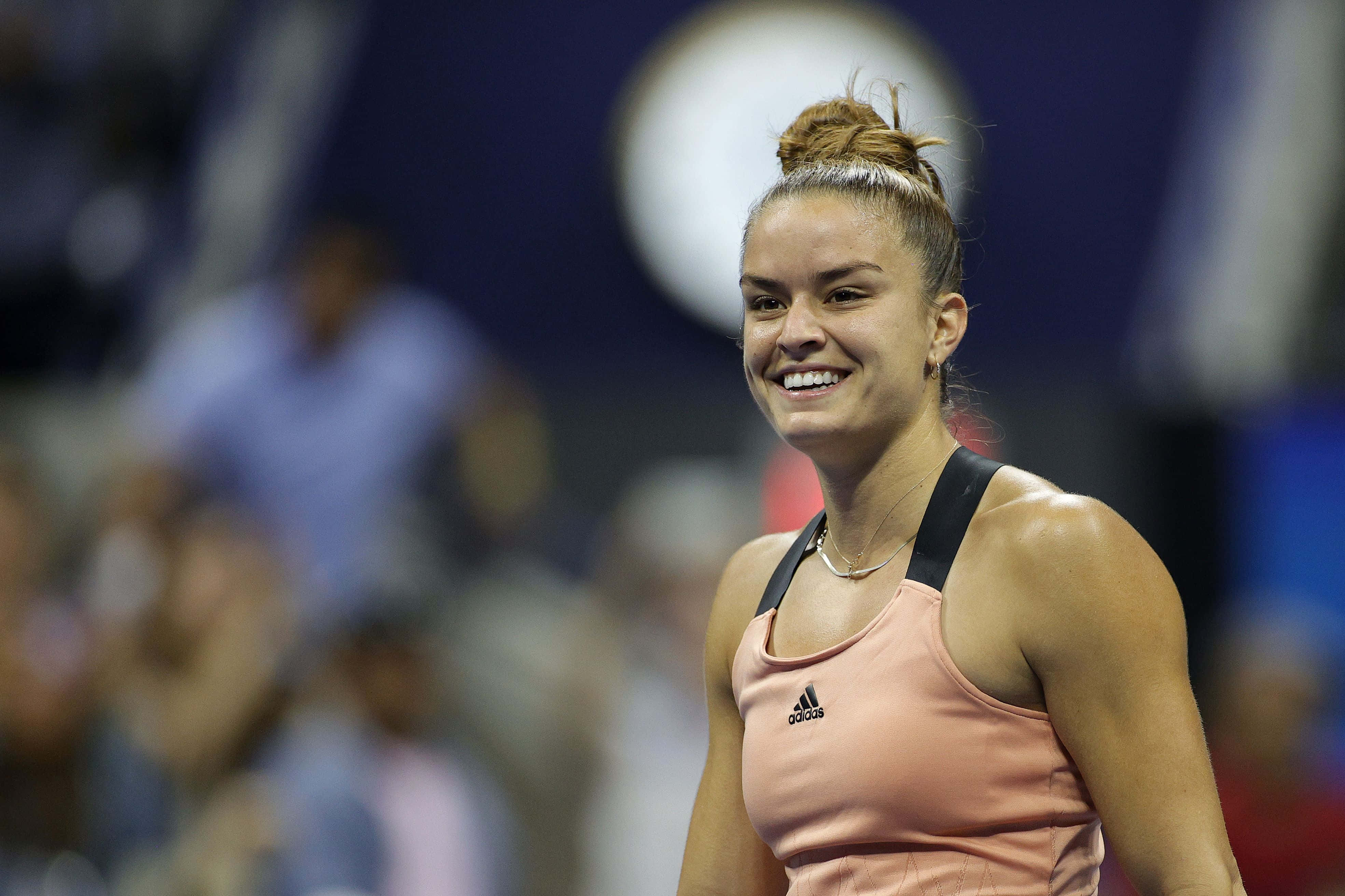 Maria Sakkari, peach tank top, lit court, 4K Desktop Wallpaper
