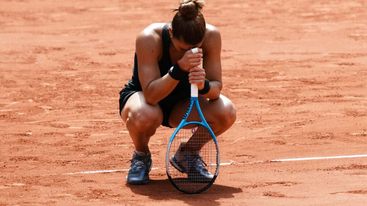 Maria Sakkari, red clay court, tennis match, SD Desktop Wallpaper