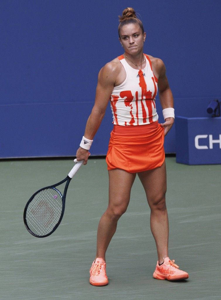 Maria Sakkari, peach tennis outfit, orange and white gear, SD Phone Wallpaper