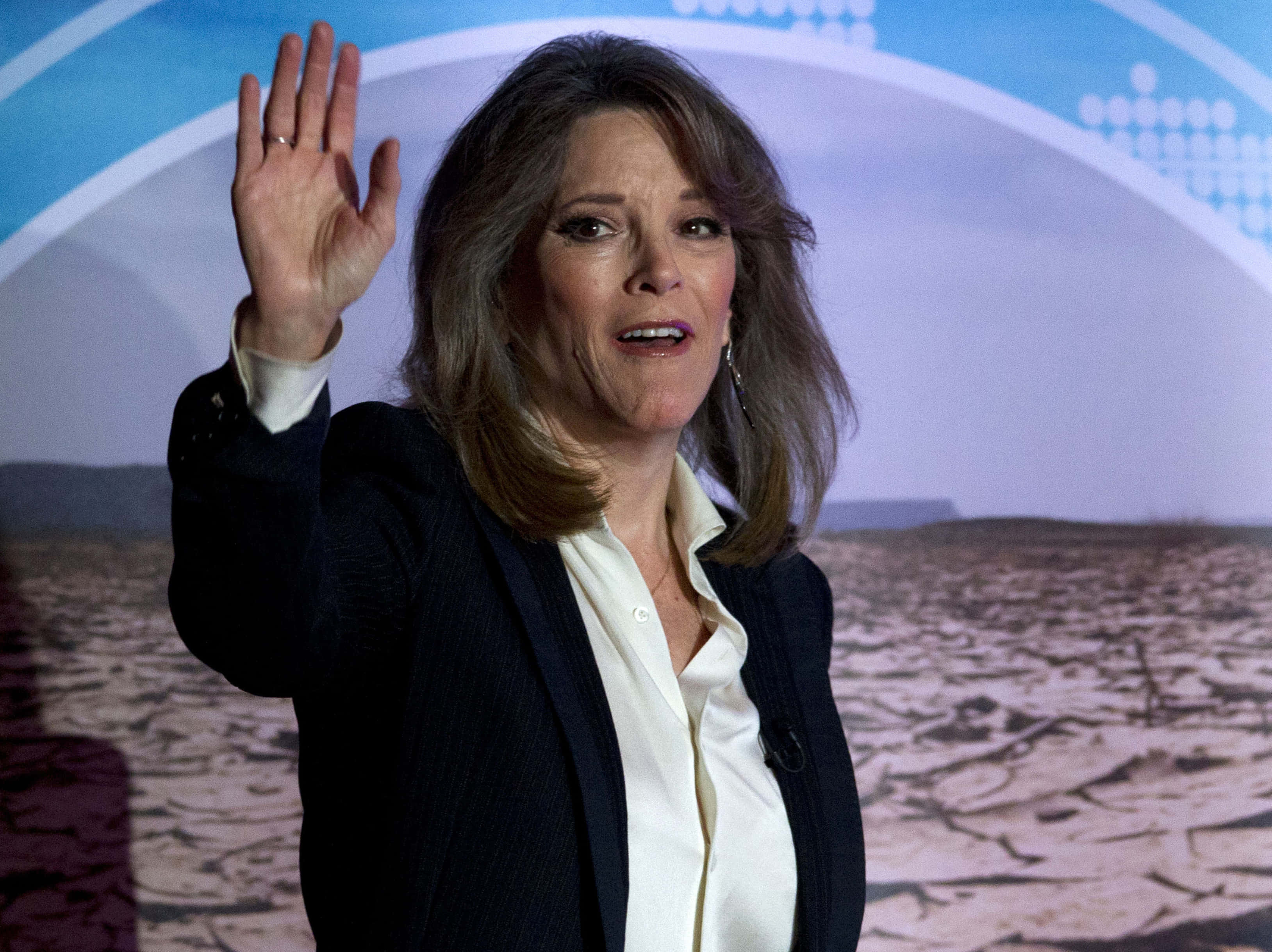 Marianne Williamson, dark blazer, white shirt, 2K Desktop Wallpaper
