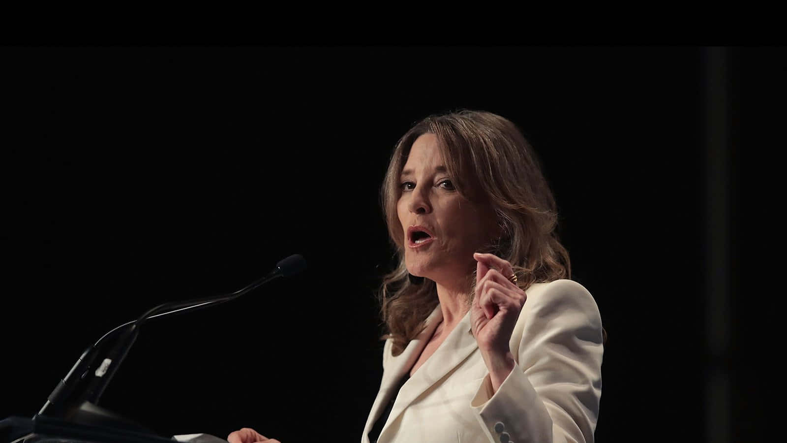 Marianne Williamson, white blazer, podium, HD Desktop Wallpaper