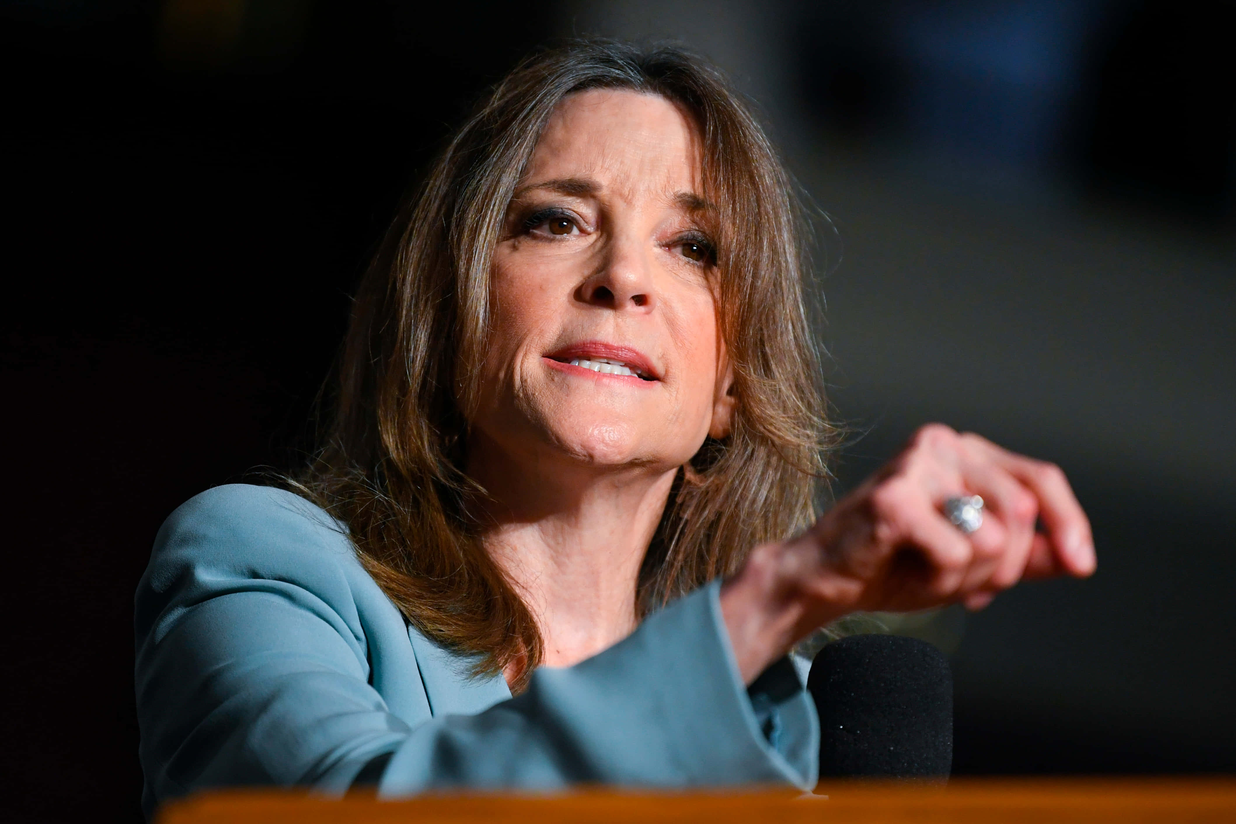 Marianne Williamson, teal blazer, podium, 4K Desktop Wallpaper