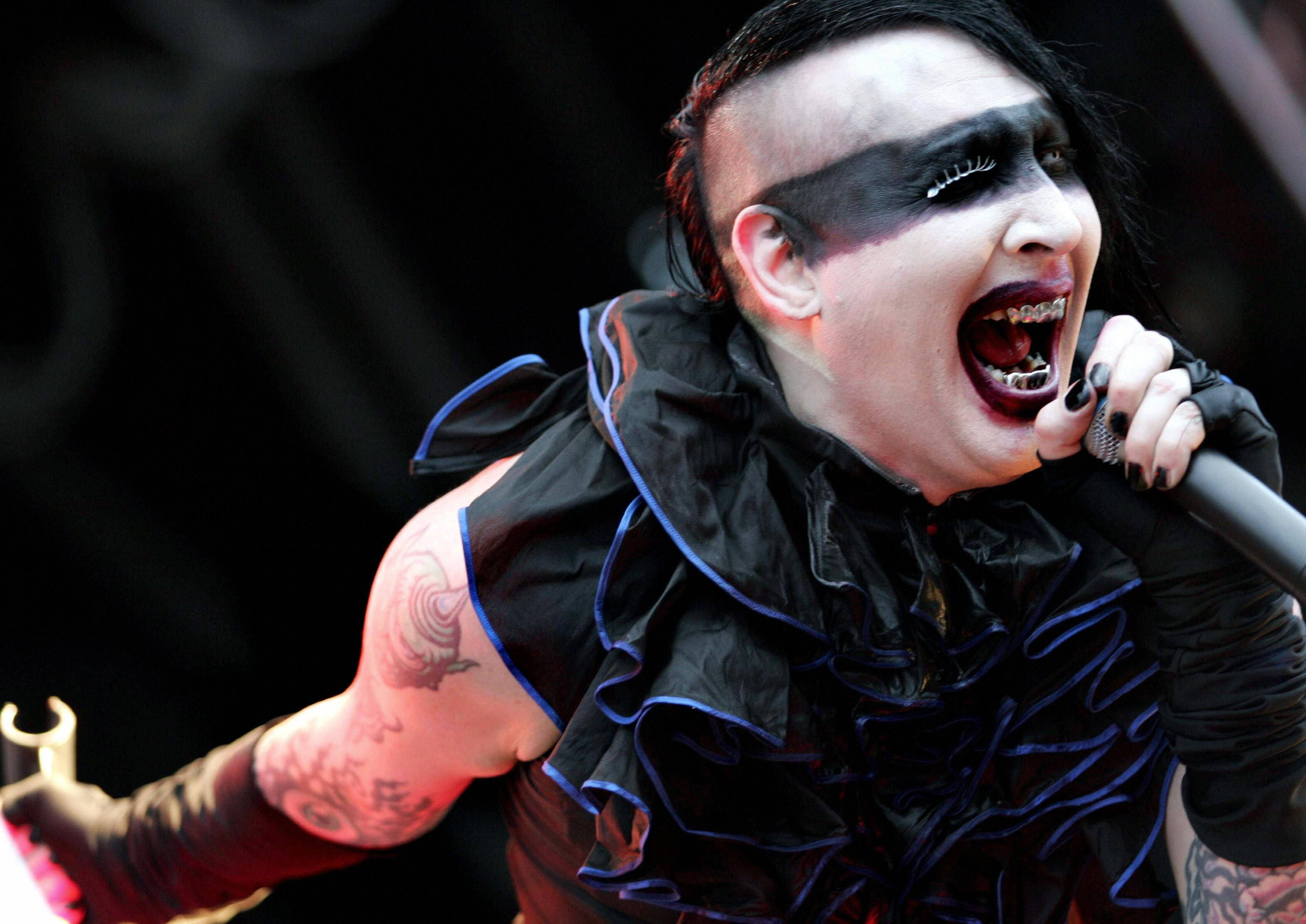 Marilyn Manson, black makeup, tattoos, 2K Desktop Wallpaper
