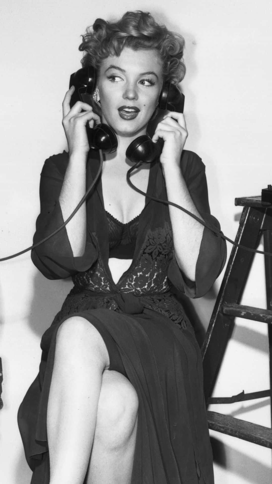 Marilyn Monroe, iPhone, vintage telephones, Full HD Phone Wallpaper