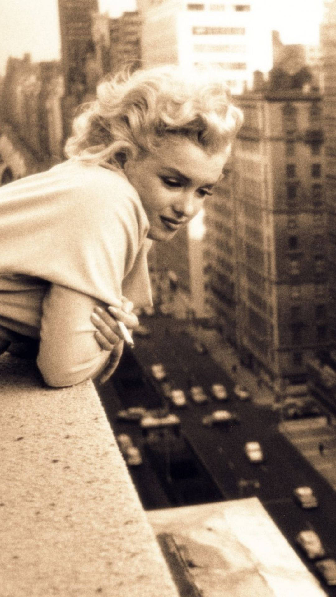 Marilyn Monroe, rooftop ledge, bustling city street, Full HD Phone Wallpaper