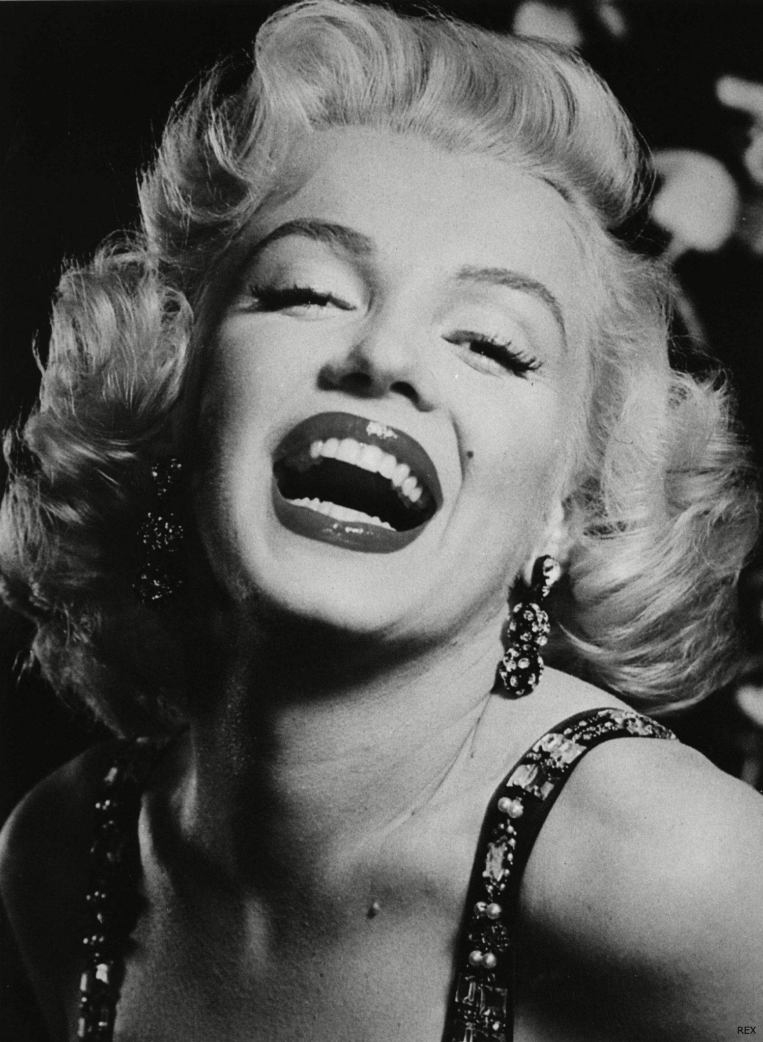 Marilyn Monroe, big laugh, black and white portrait, Full HD Phone Wallpaper