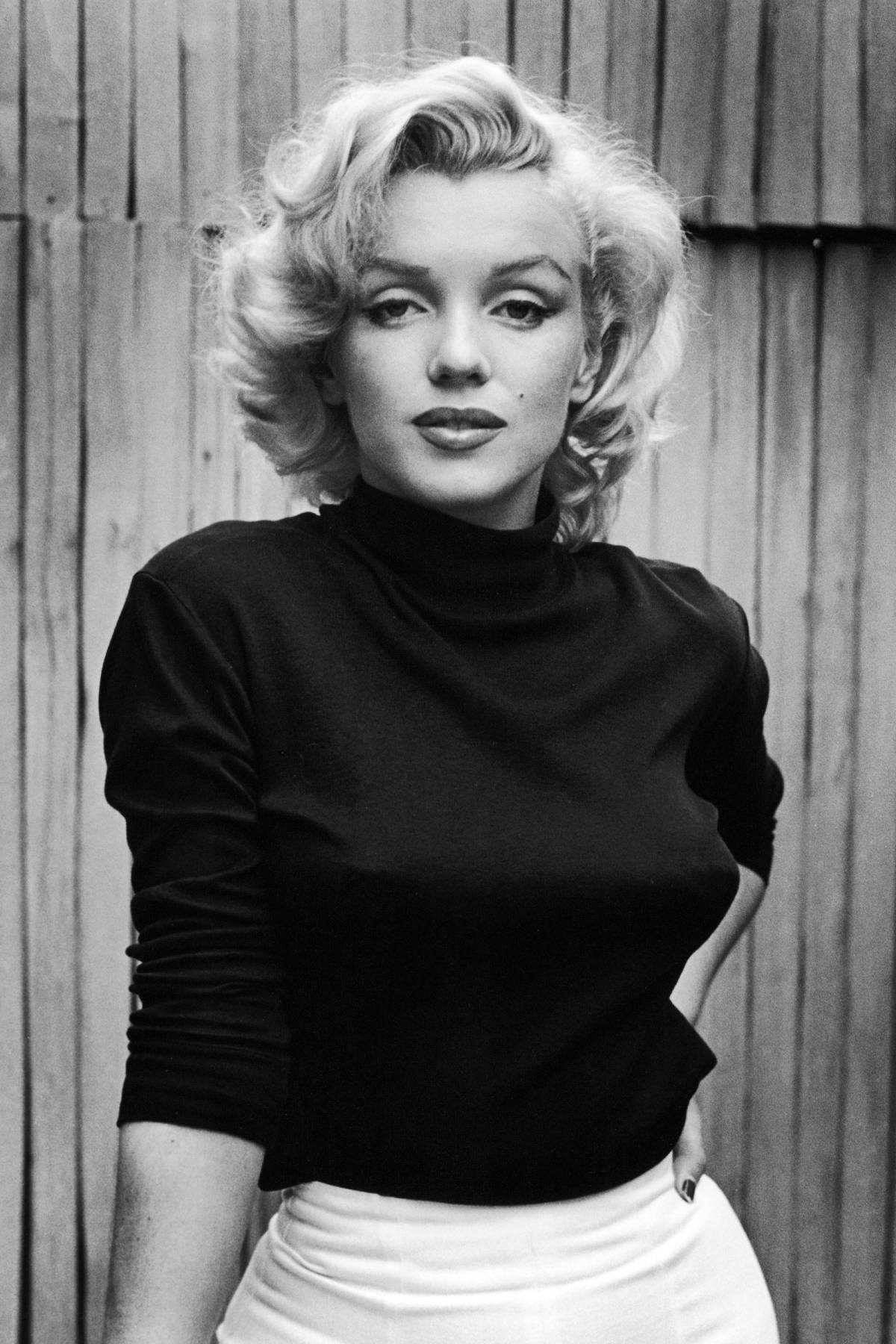 Marilyn Monroe, black turtleneck, white skirt, HD Phone Wallpaper