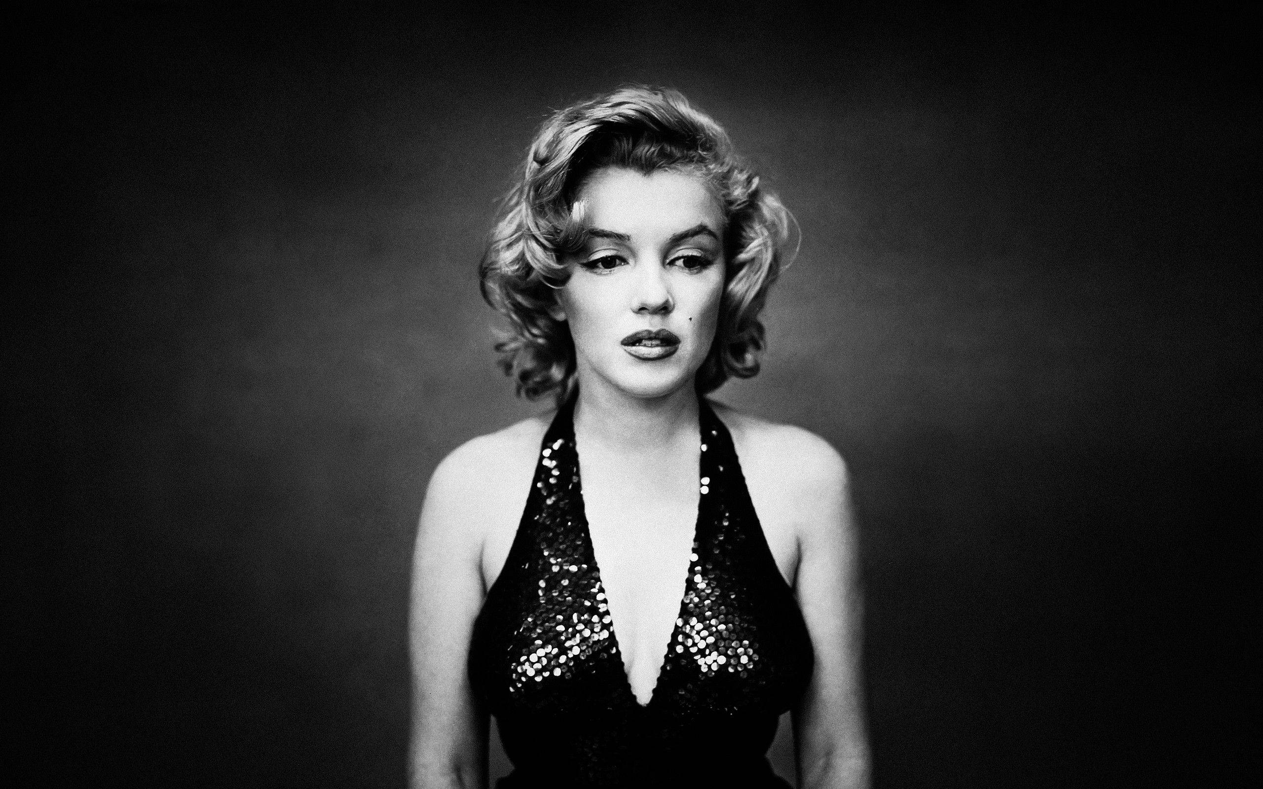 Marilyn Monroe, black sequined halter dress, dark studio backdrop, 2K Desktop Wallpaper