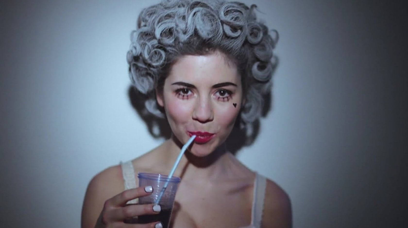 Marina and the diamonds, vintage hair, gray curls, HD Desktop Wallpaper