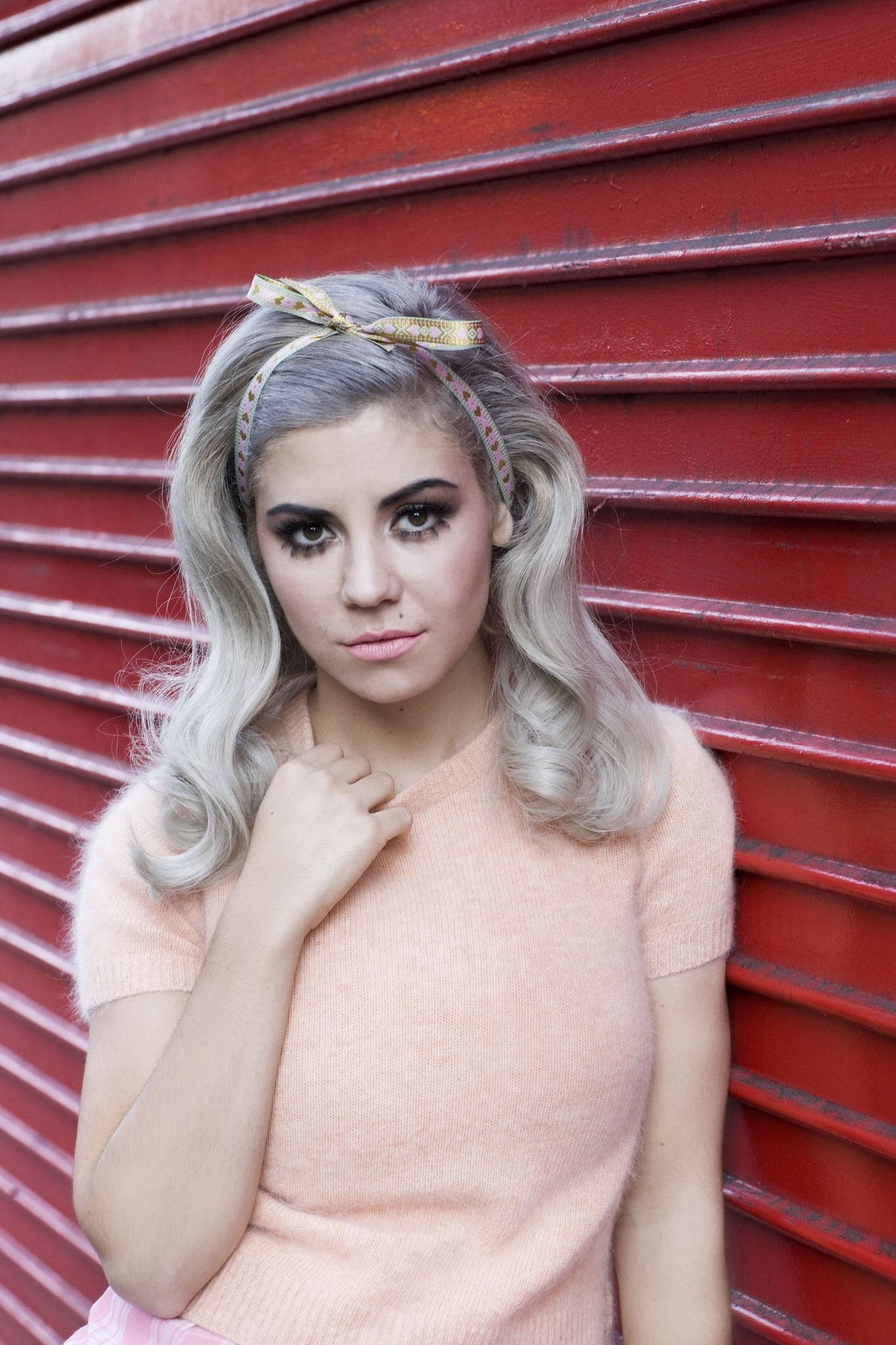 Marina and the diamonds, platinum blonde waves, patterned headband, Full HD Phone Wallpaper