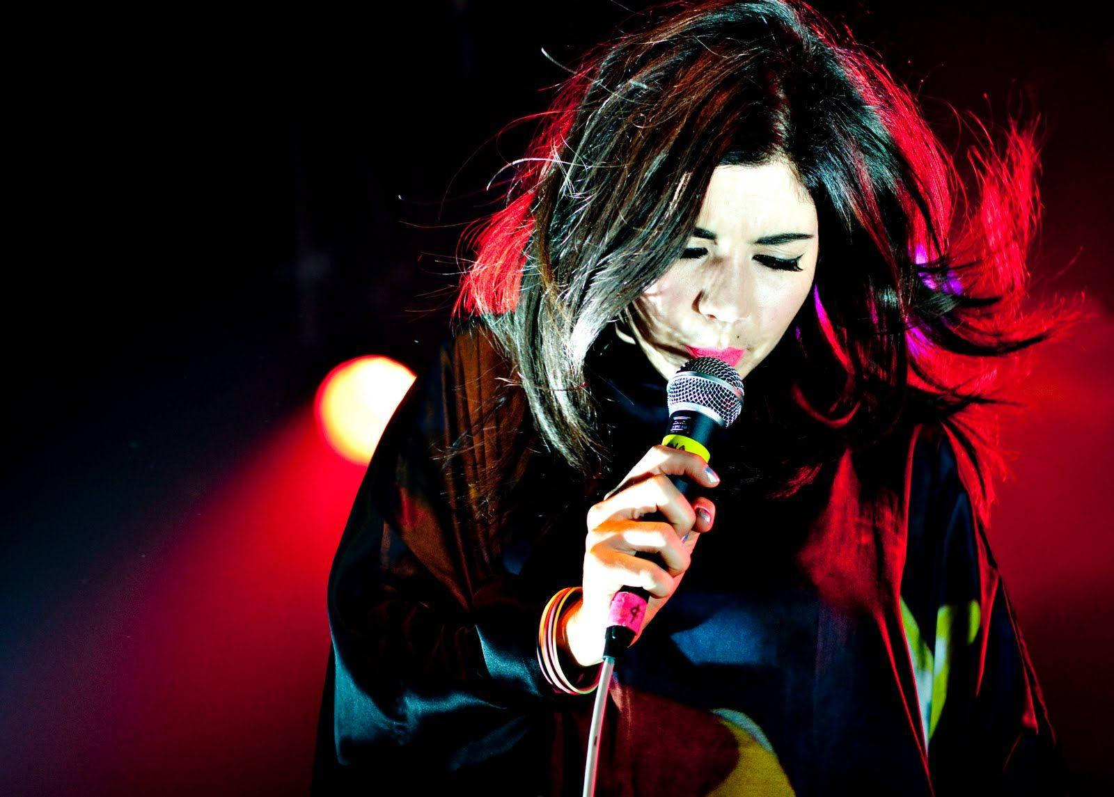 Marina and the Diamonds, stage, red stage lights, HD Desktop Wallpaper