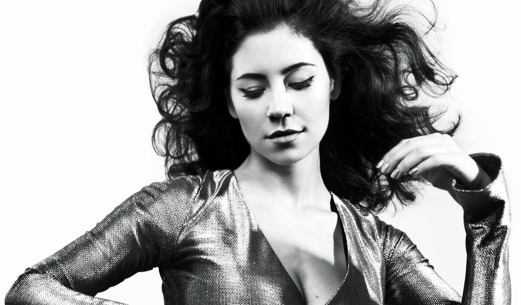 Marina and the diamonds, black and white portrait, flowing dark hair, HD Desktop Wallpaper