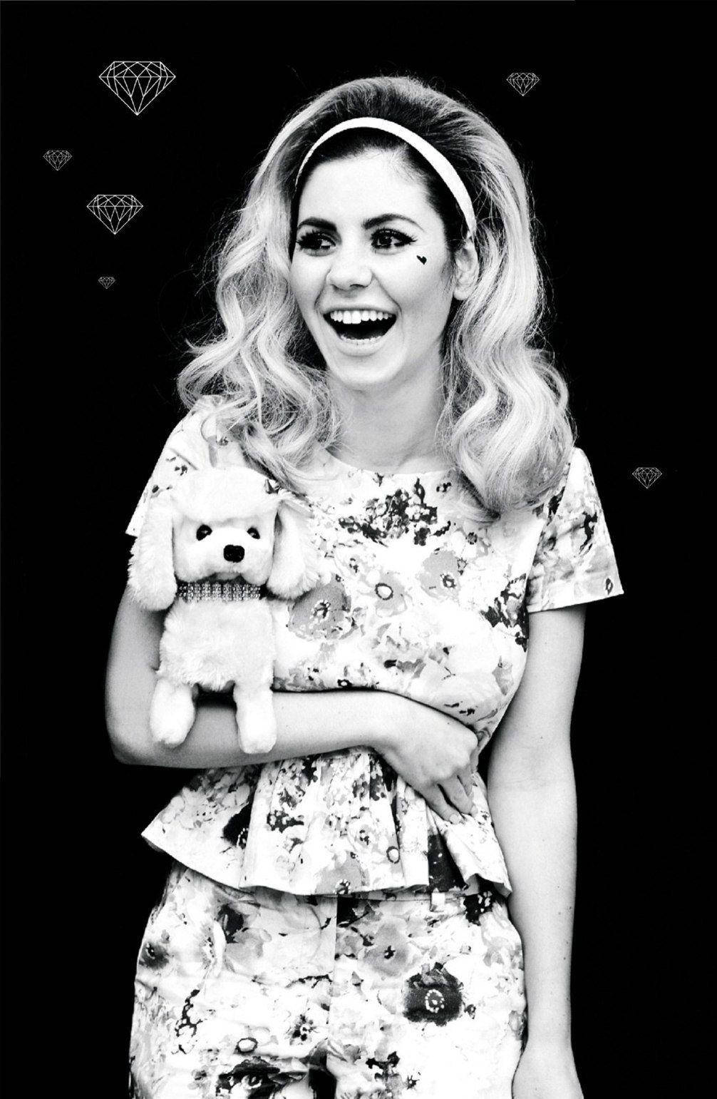 Marina and the Diamonds, plush dog, blonde curls, HD Phone Wallpaper