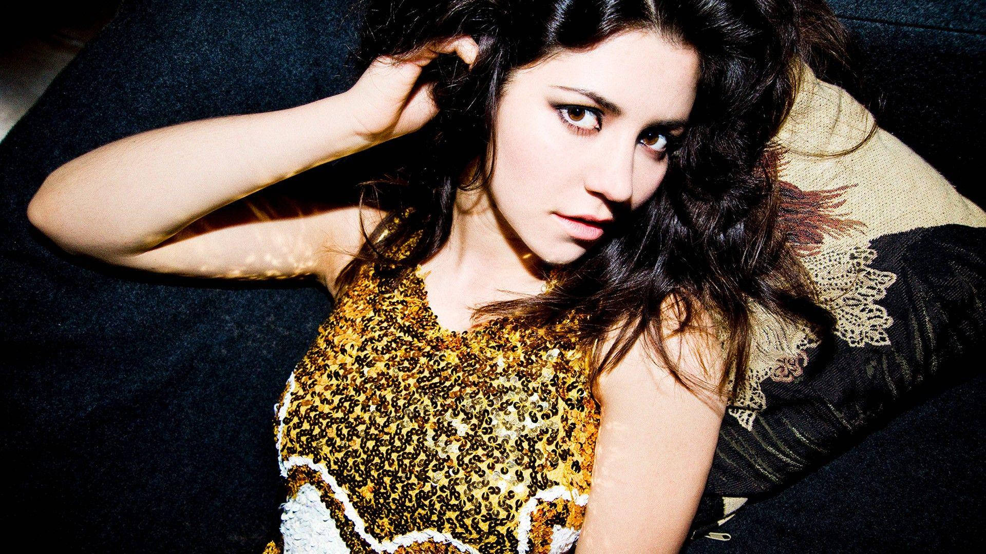 Marina and the diamonds, gold, shimmering gold sequined top, Full HD Desktop Wallpaper