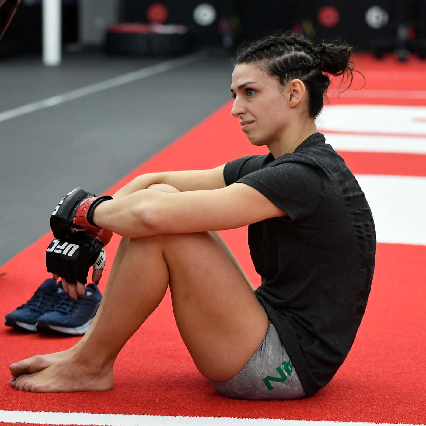 Marina Rodriguez, red gym mat, gloves, HD Desktop Wallpaper