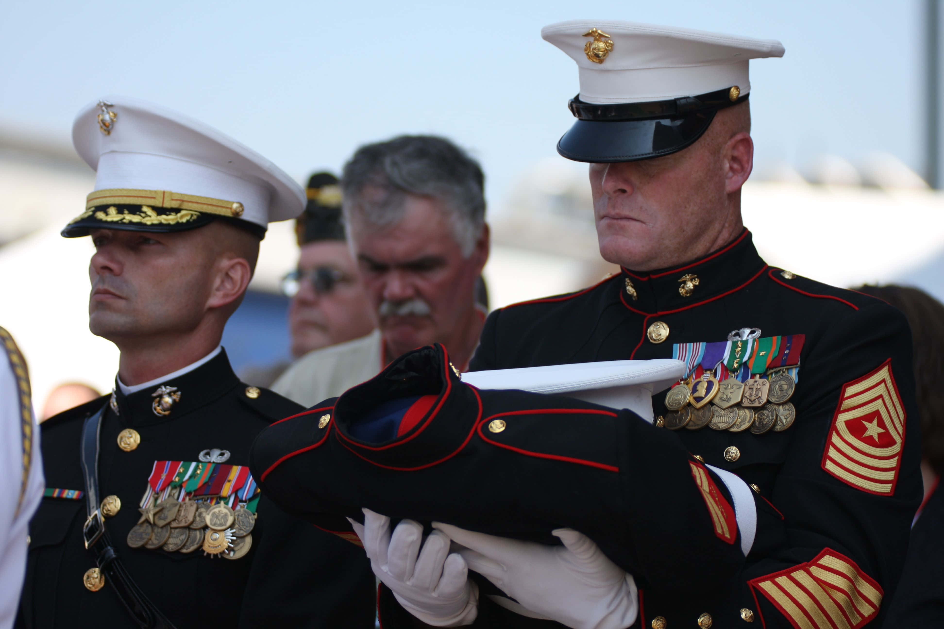 U.S. Marines, dress uniform, folded flag, 4K Desktop Wallpaper