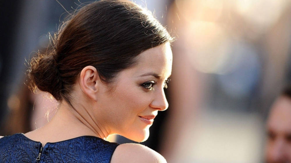 Marion Cotillard, blue top, dark hair, SD Desktop Wallpaper
