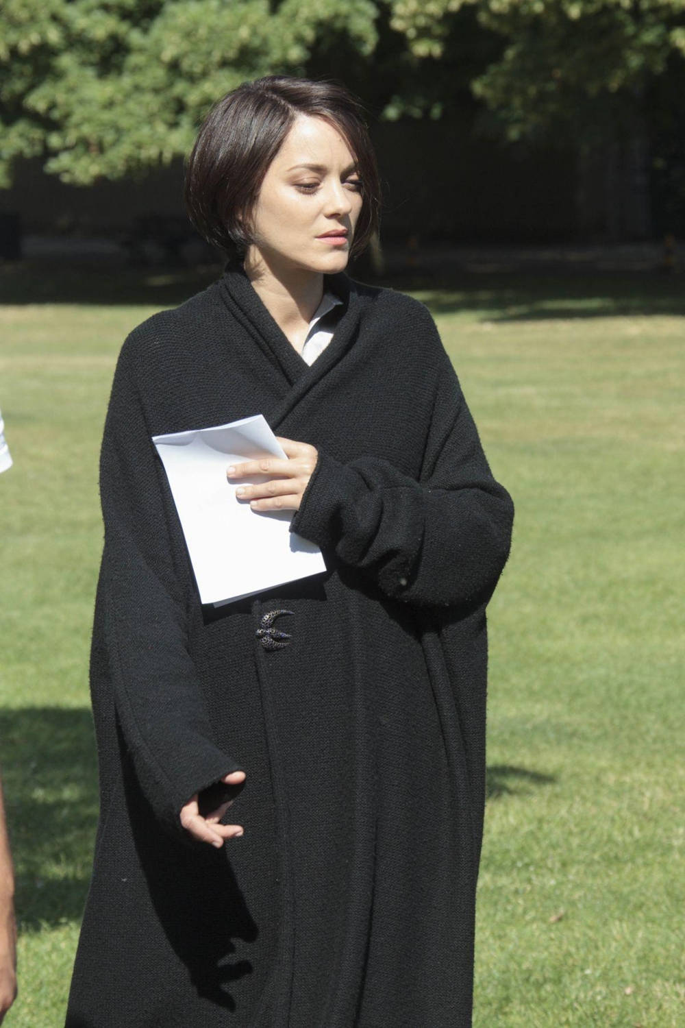 Marion Cotillard, black robe, sunlit park, HD Phone Wallpaper