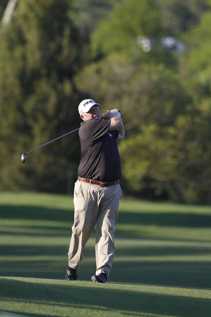 Mark Calcavecchia, golfer, mid-swing, SD Phone Wallpaper