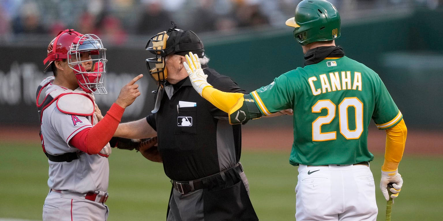 Mark Canha, red gear, umpire, HD Desktop Wallpaper
