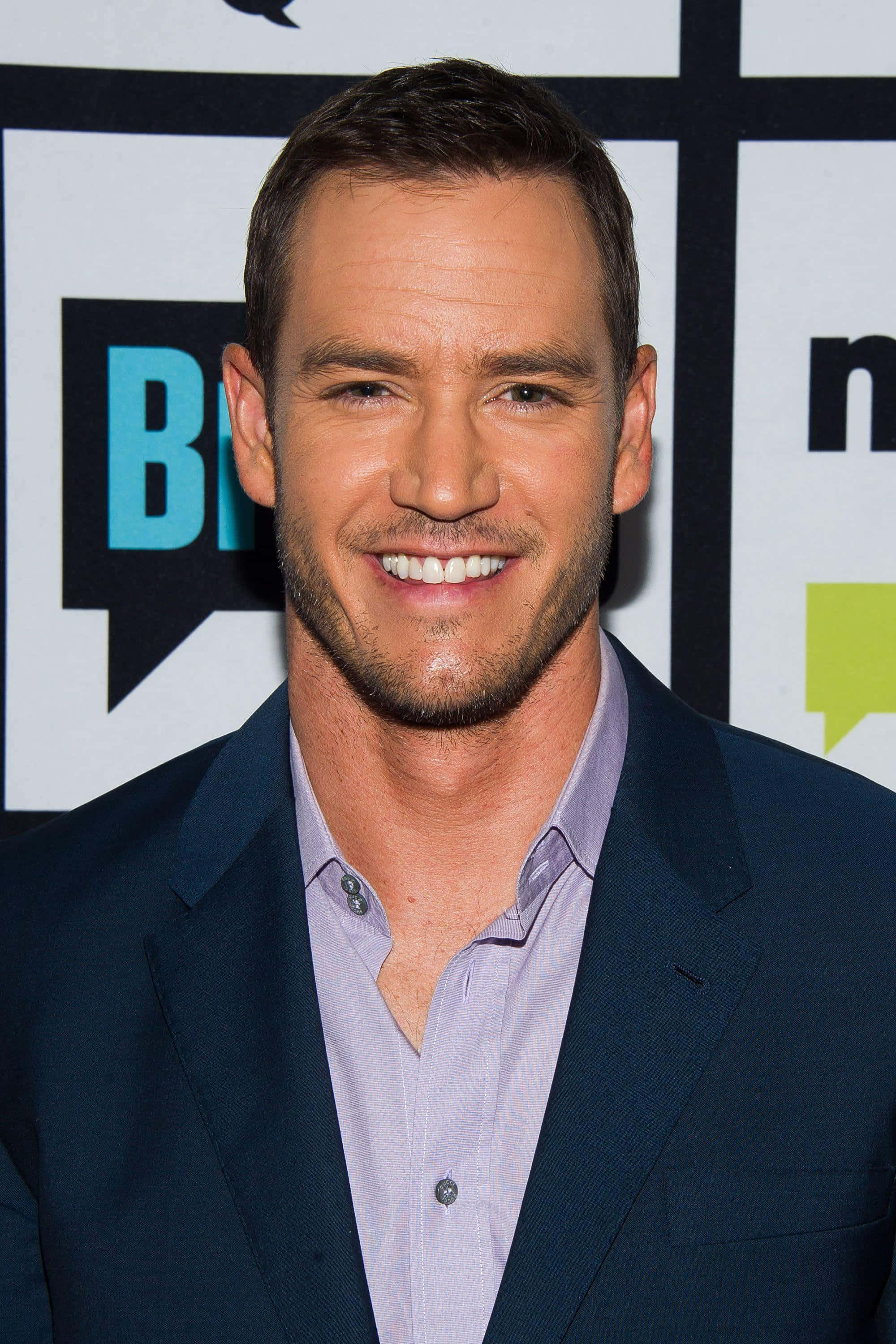 Mark-paul Gosselaar, dark suit, light shirt, 2K Phone Wallpaper