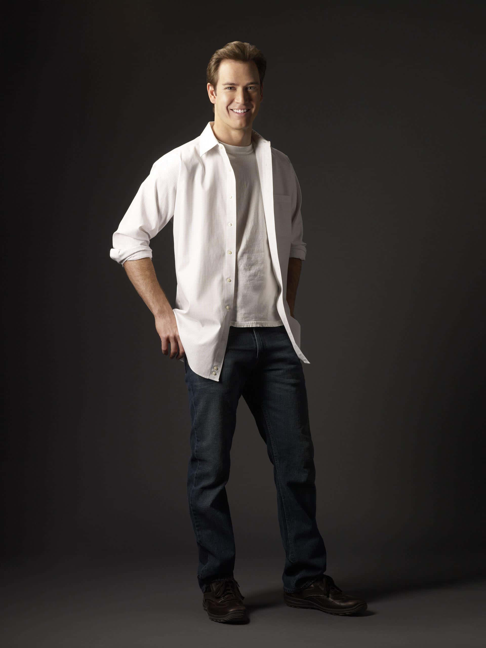 Mark-paul Gosselaar, white shirt, jeans, 2K Phone Wallpaper