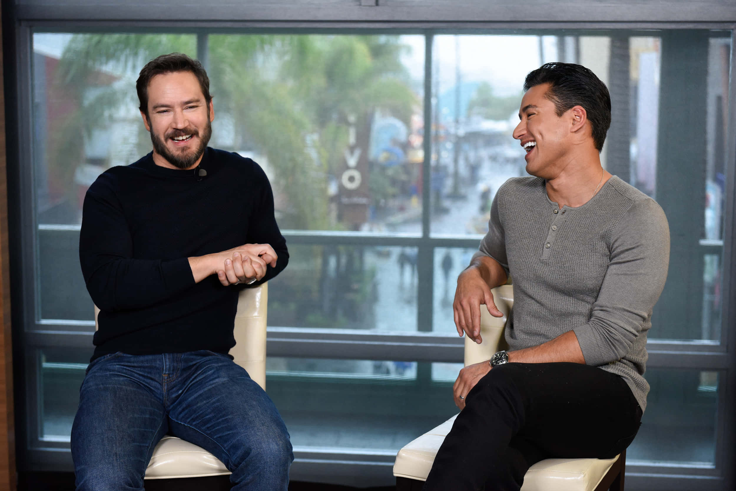 Mark-paul Gosselaar, modern chairs, rainy city street, Full HD Desktop Wallpaper
