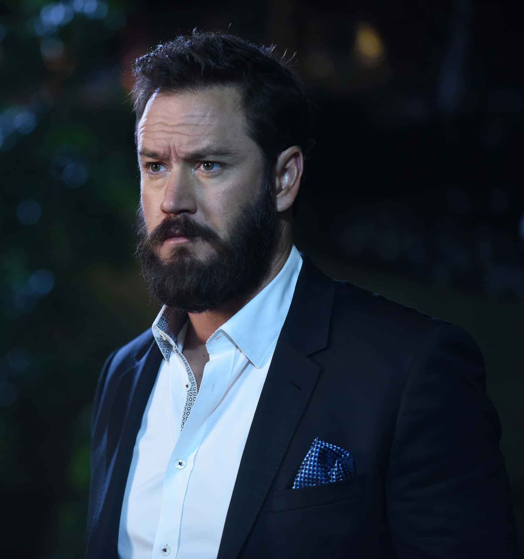 Mark-paul Gosselaar, black suit, white shirt, HD Phone Wallpaper