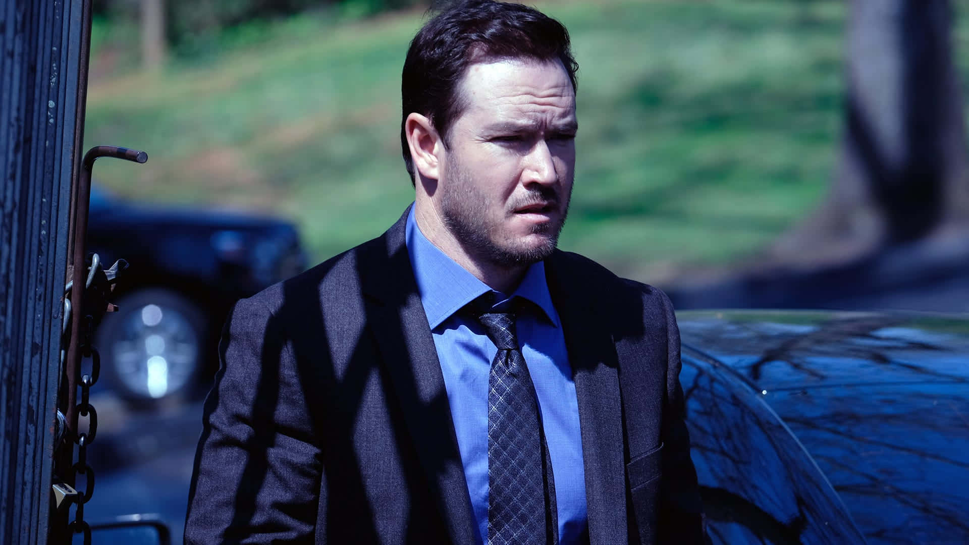 Mark-paul Gosselaar, dark suit, blue shirt, Full HD Desktop Wallpaper