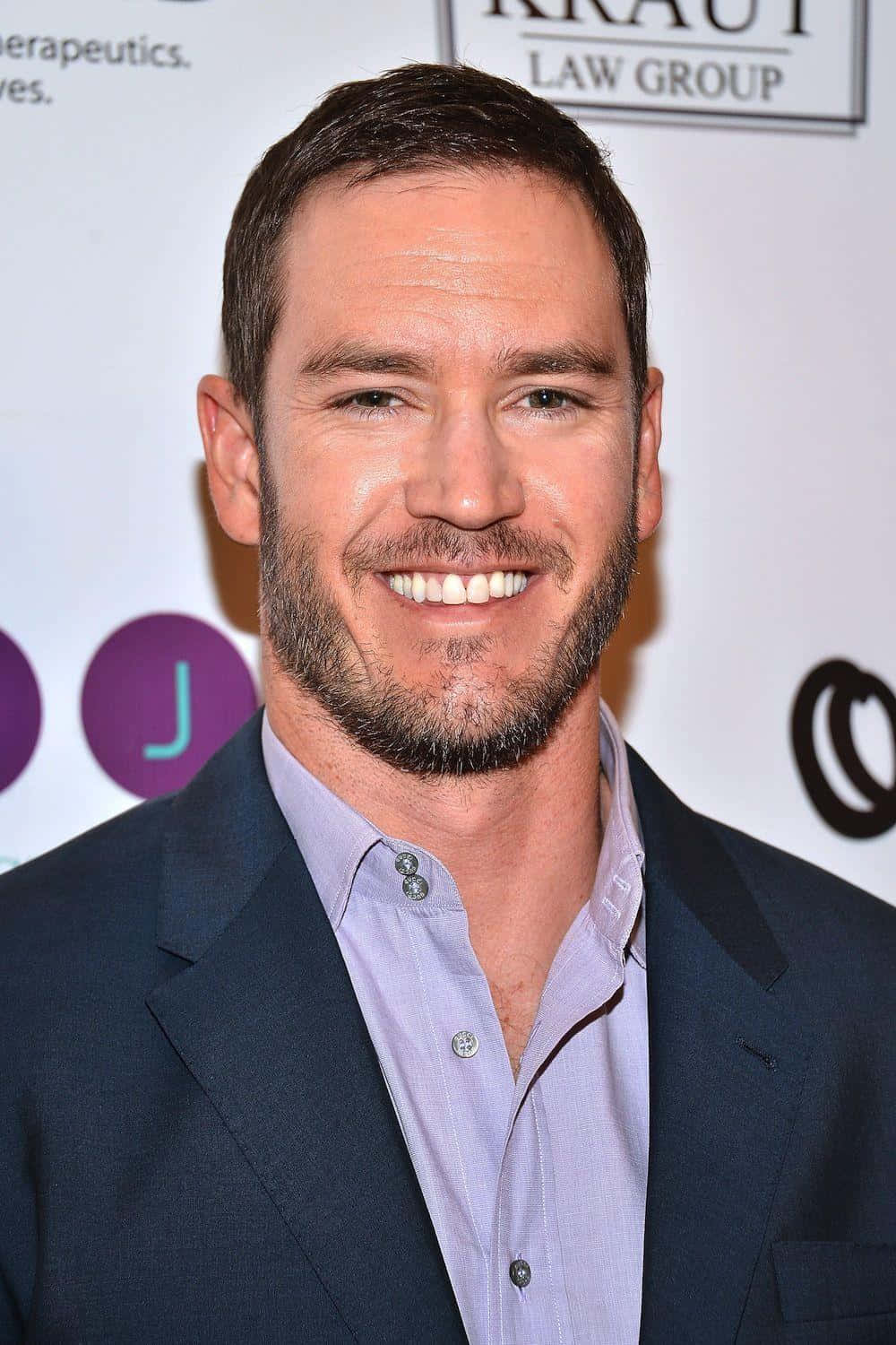Mark-paul Gosselaar, dark suit, light shirt, HD Phone Wallpaper