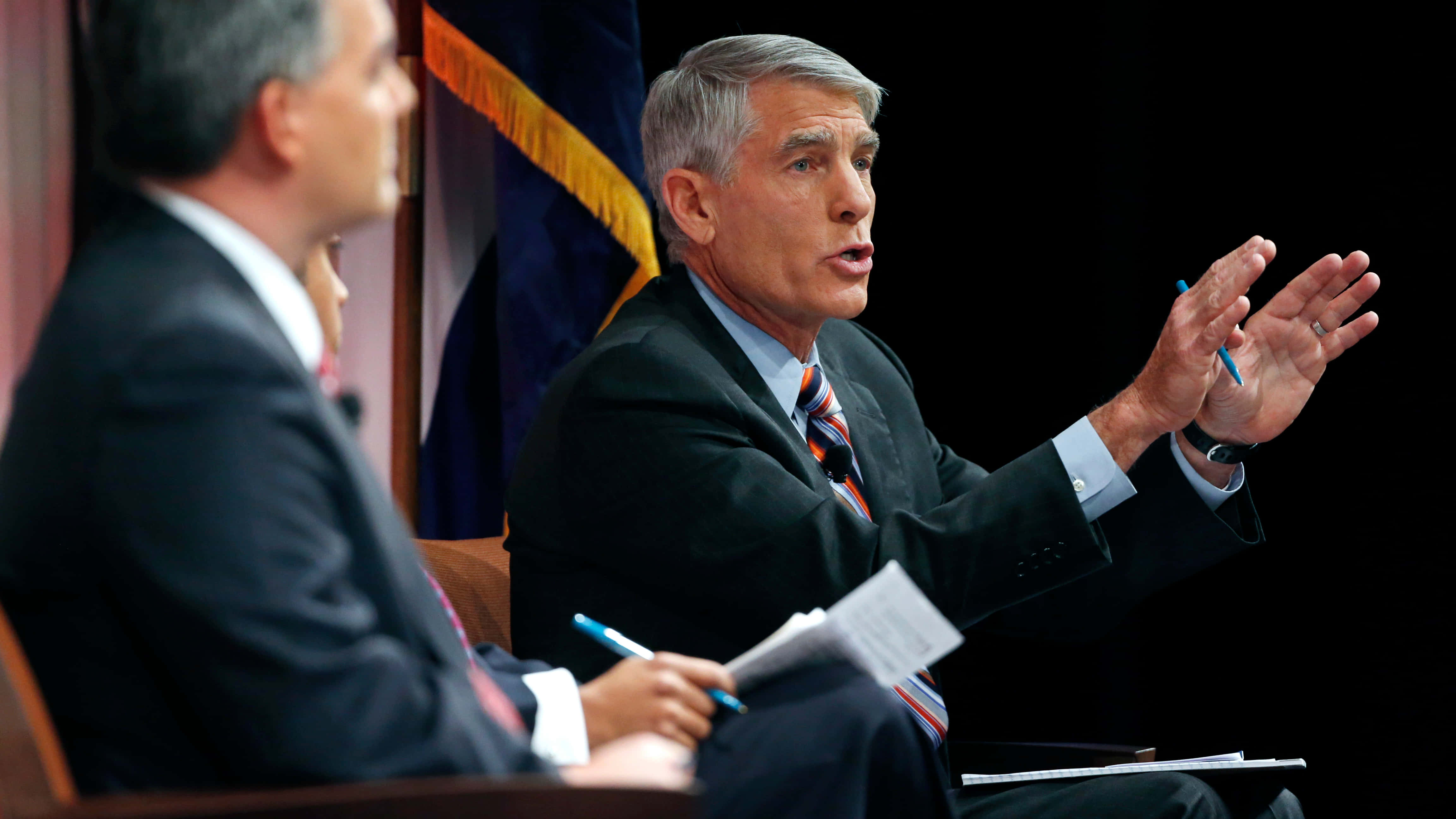 Mark Udall, suit, formal meeting, 4K Desktop Wallpaper
