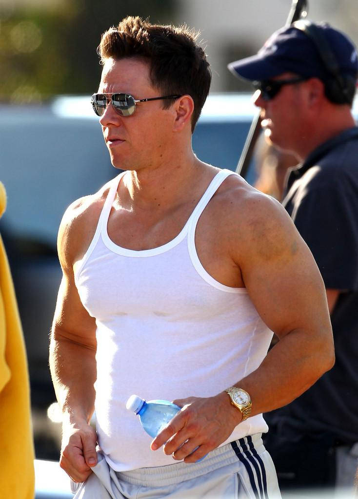 Mark Wahlberg, white tank top, sunglasses, SD Phone Wallpaper