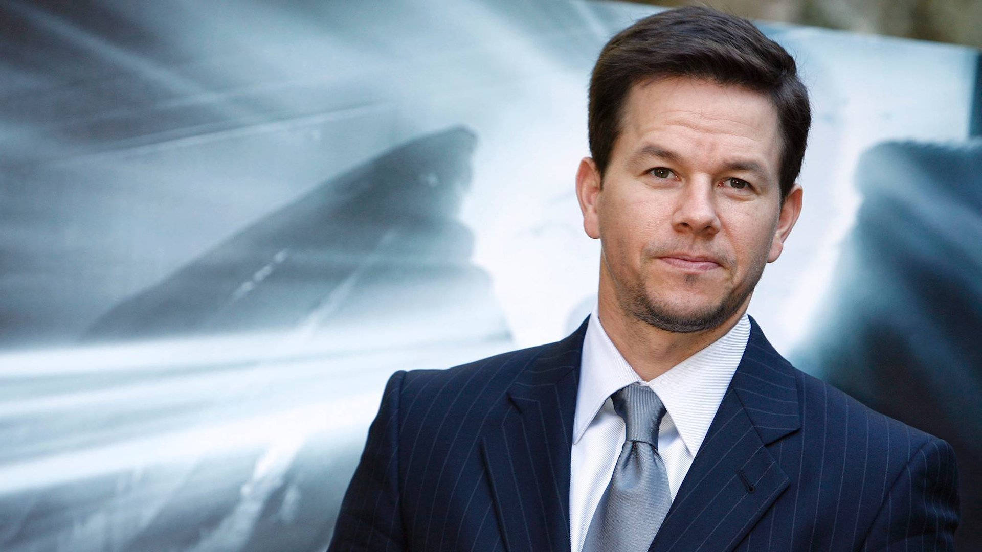 Mark Wahlberg, pinstripe suit, blurred motion background, Full HD Desktop Wallpaper