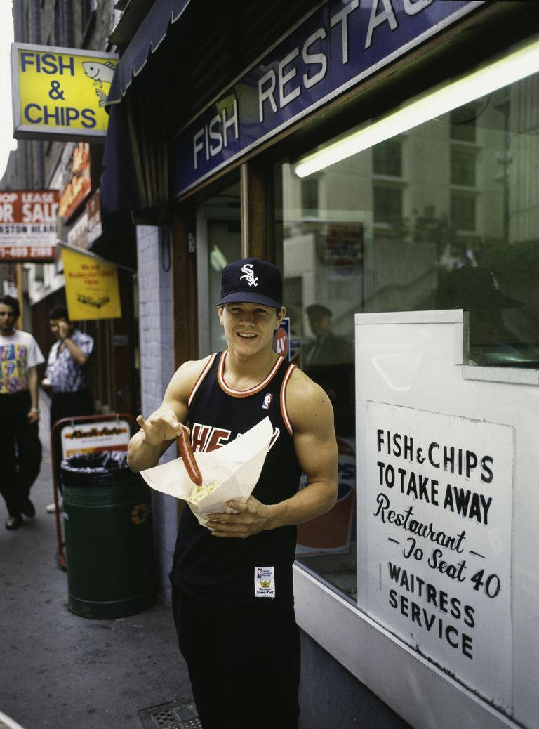 Mark Wahlberg, basketball jersey, fish and chips, SD Phone Wallpaper