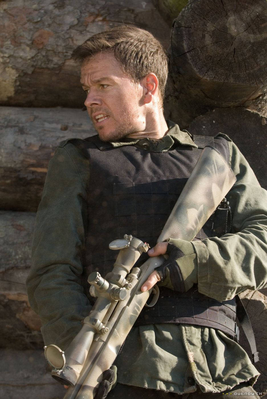 Mark Wahlberg, camouflage gear, scoped rifle, HD Phone Wallpaper