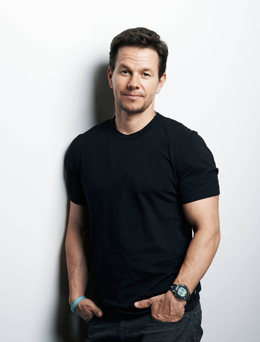 Mark Wahlberg, black t-shirt, jeans, HD Phone Wallpaper