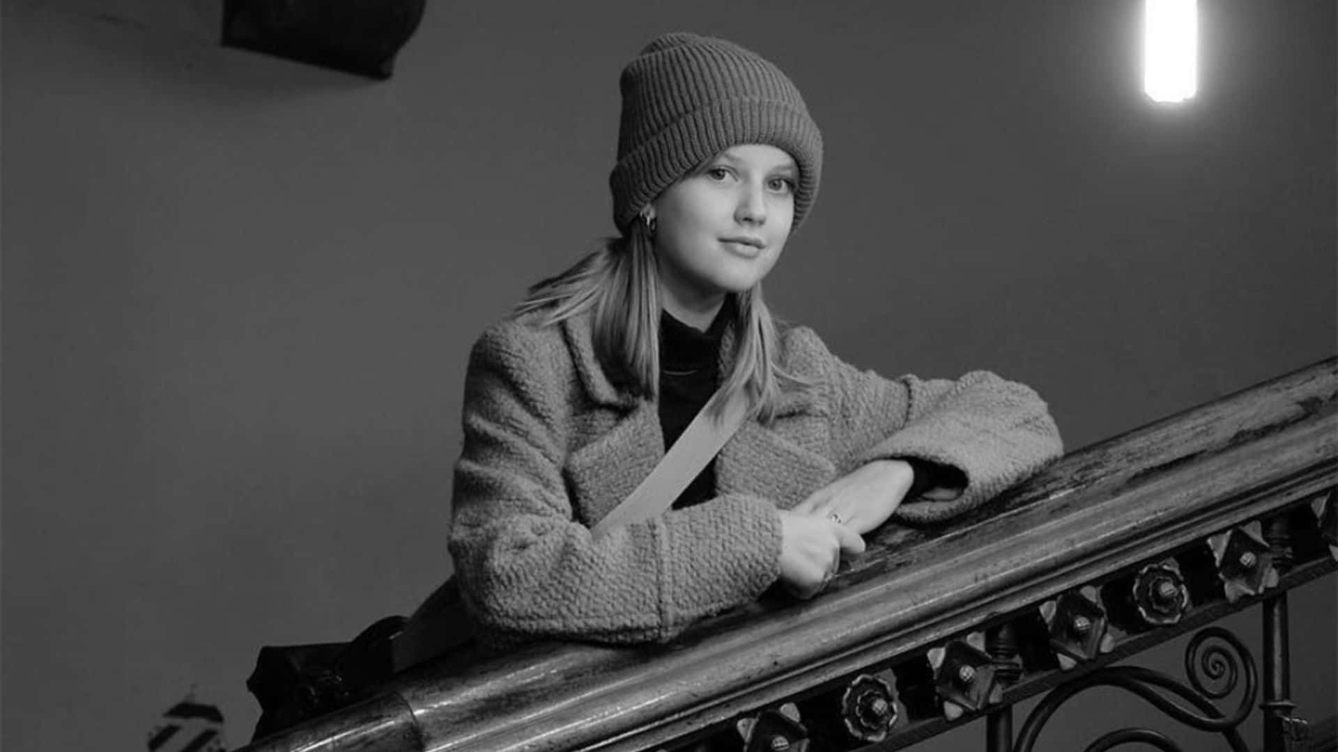 Markella Kavenagh, knit beanie, textured coat, Full HD Desktop Wallpaper