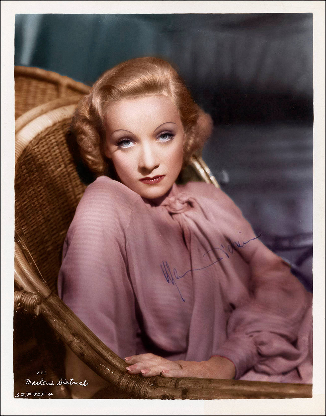 Marlene Dietrich, rattan chair, soft pink blouse, HD Phone Wallpaper