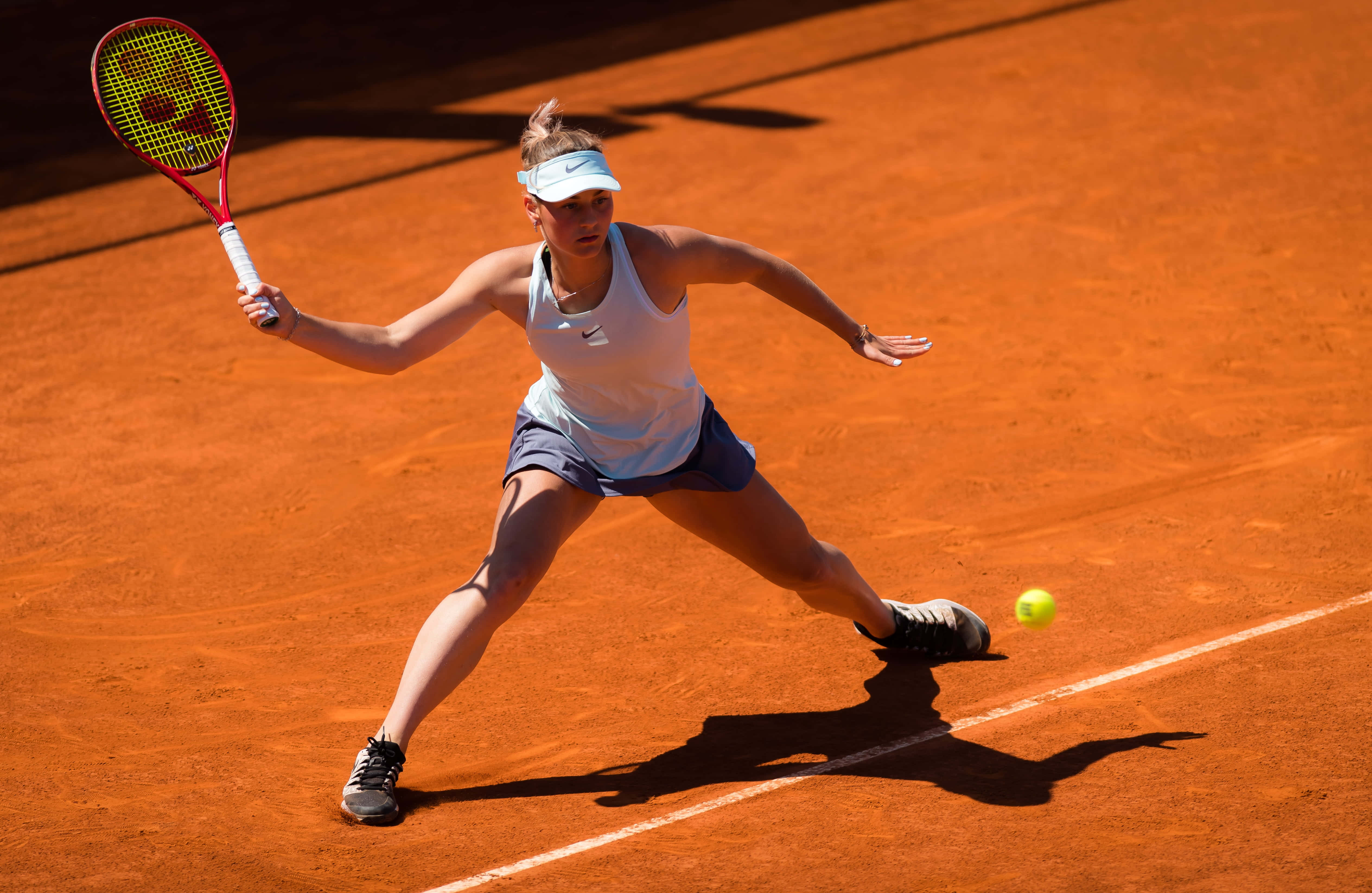 Marta Kostyuk, clay court, yellow ball, 4K Desktop Wallpaper