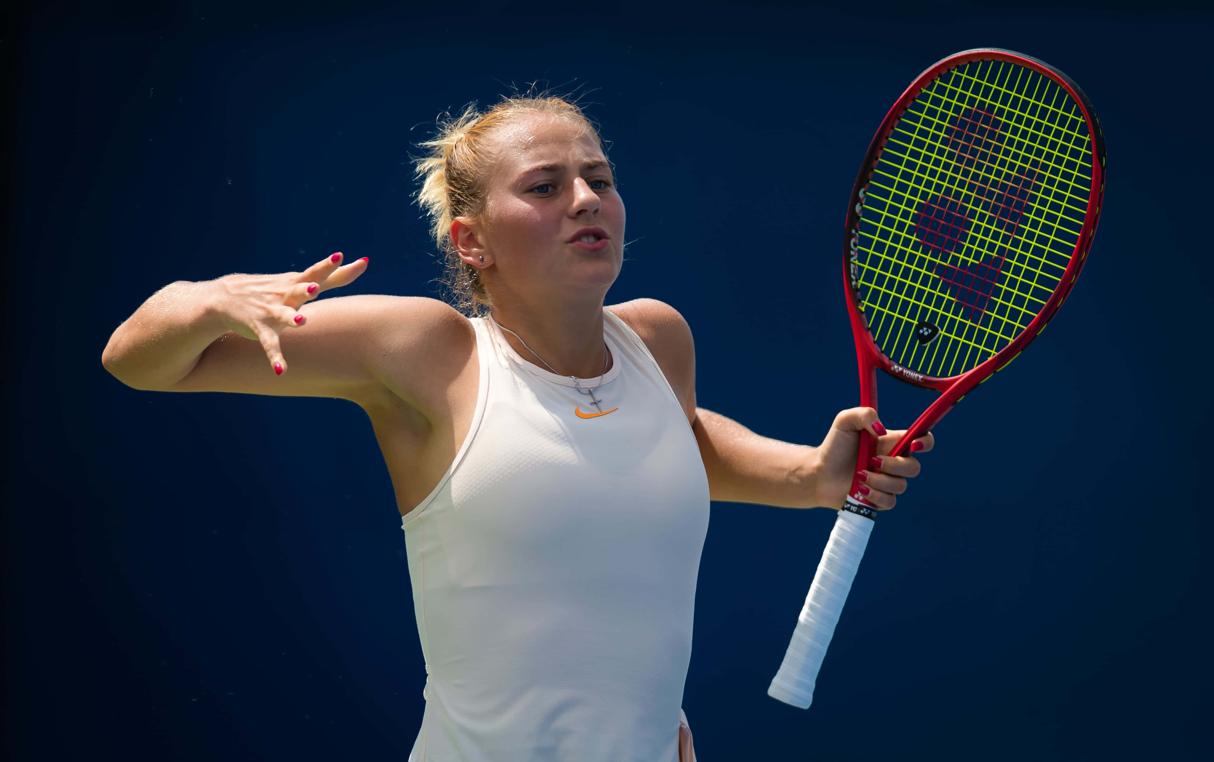 Marta Kostyuk, white athletic gear, red and yellow racket, 4K Desktop Wallpaper