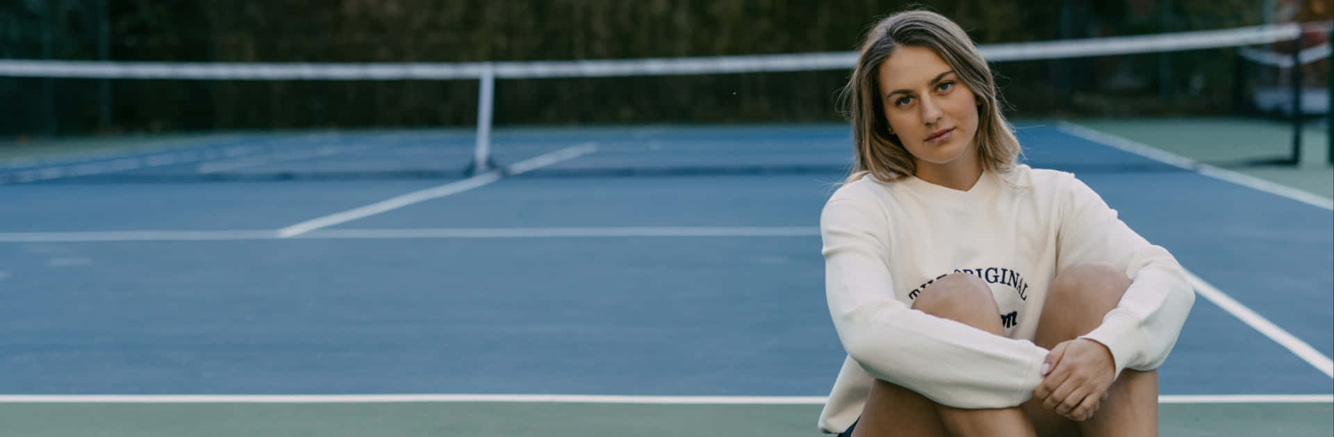 Marta Kostyuk, cream sweatshirt, blue tennis court, Full HD Desktop Wallpaper