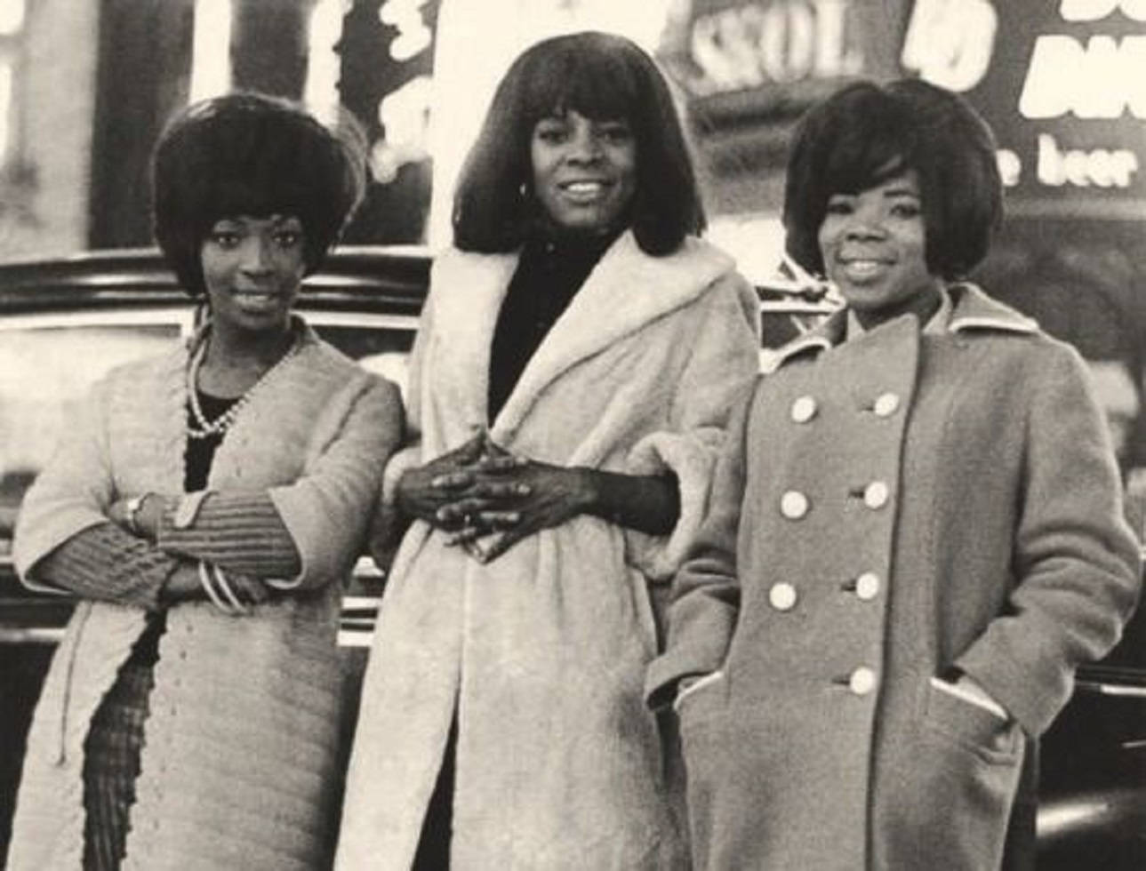 Martha And The Vandellas, 1960s coats, city street, HD Desktop Wallpaper
