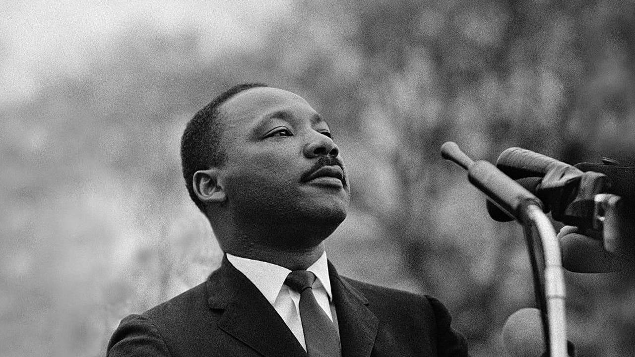 Martin Luther King Jr, microphone, outdoors, HD Desktop Wallpaper